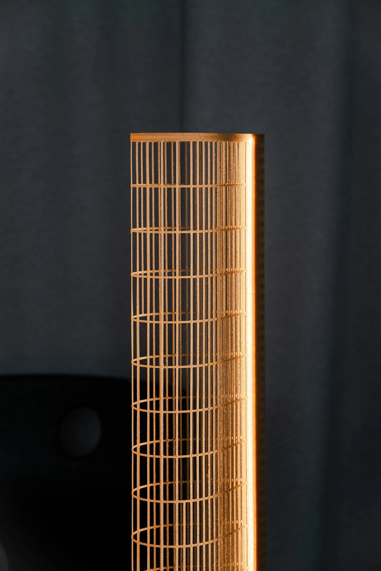 Vue rapprochée de la lumière traversant la maille de FILÆ