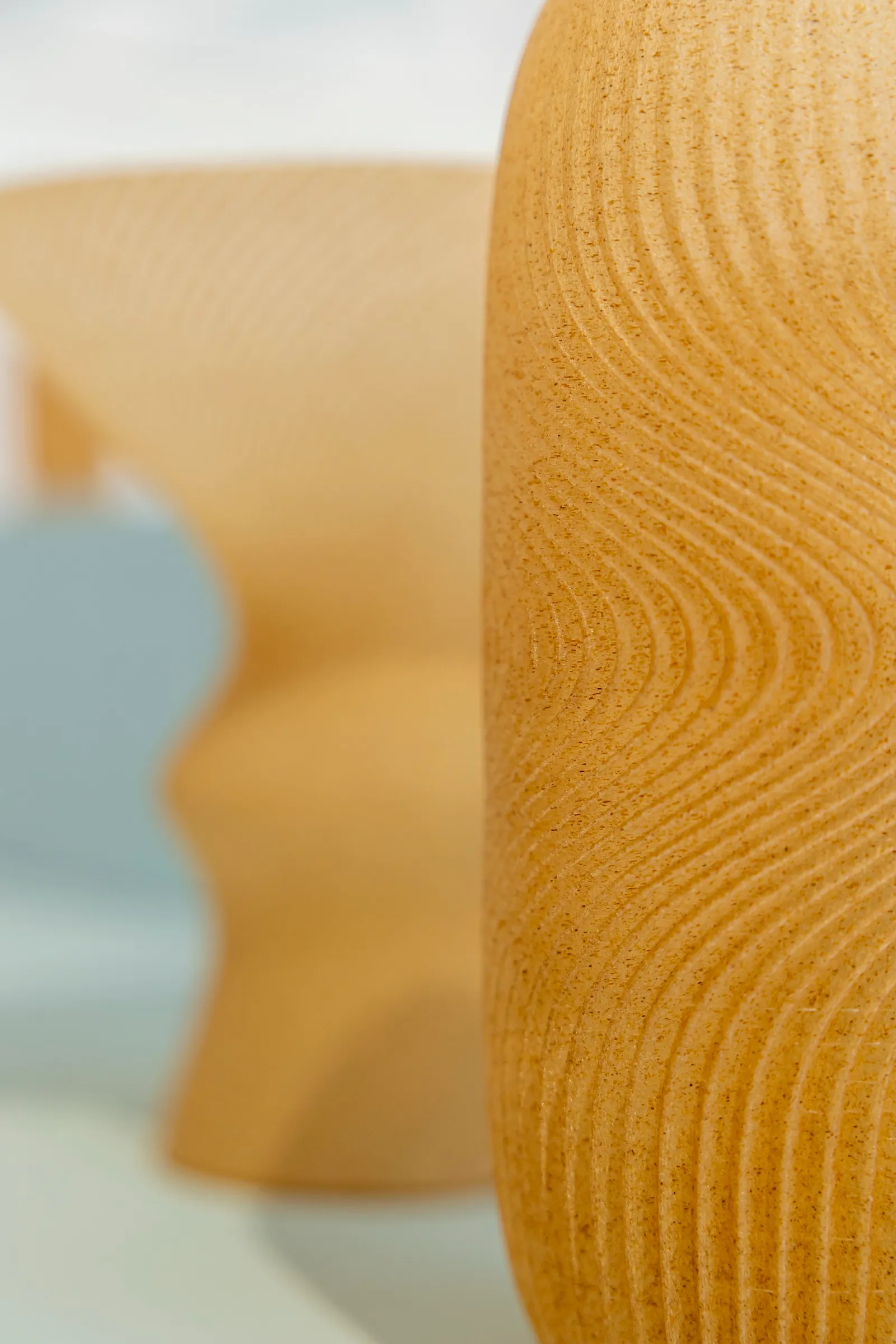 Macro des sillons verticaux d’une création Terres fertiles